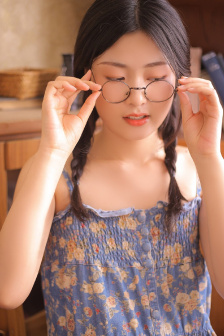 《漂亮的女邻居》免费看